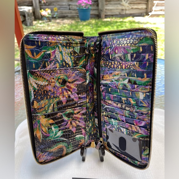 EUC Brahmin Visionary Skylar Clutch - Picture 6 of 9